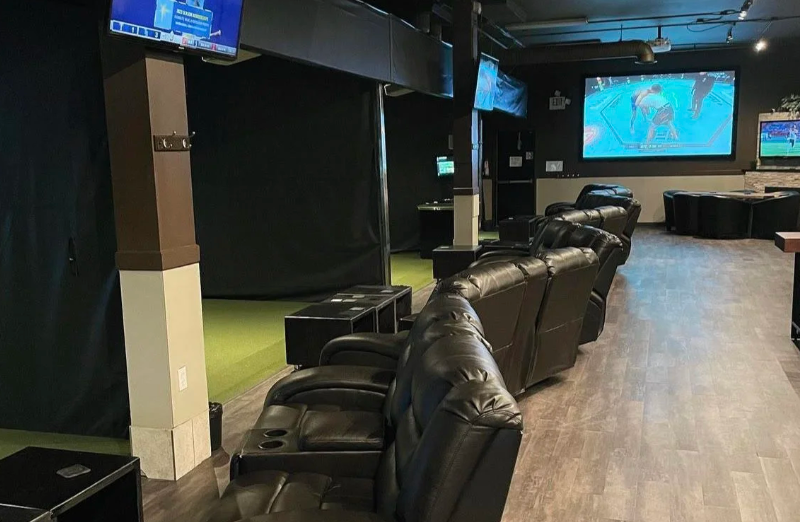 Divots Indoor Golf Regina